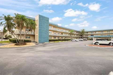 5750 80th St N #B106, Saint Petersburg, FL 33709