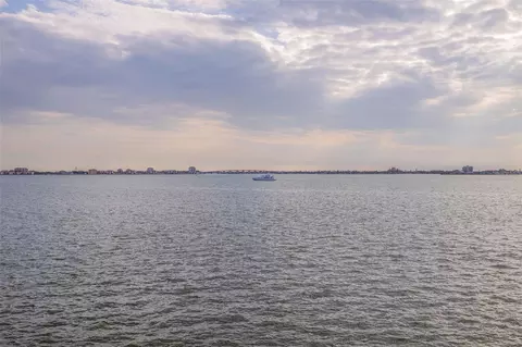 6020 Shore Blvd S #411, Gulfport, FL 33707