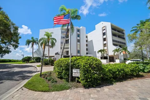 5700 Escondida Blvd S #302, Saint Petersburg, FL 33715