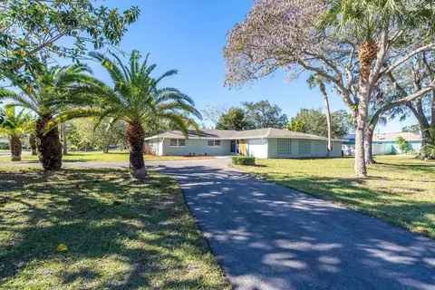 5105 W Country Club Dr, Sarasota, FL 34243