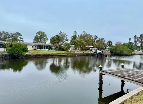 4919 Shore Acres Blvd NE, Saint Petersburg, FL 33703