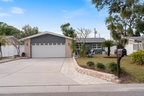 496 Oakwood Dr, Dunedin, FL 34698