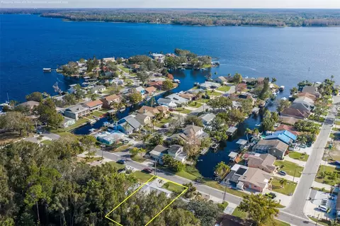 6 Freshwater Dr, Palm Harbor, FL 34684