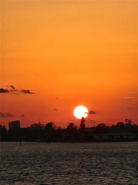 6051 Sun Blvd #207, Saint Petersburg, FL 33715