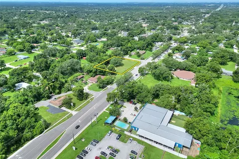 703 E Lumsden Rd, Brandon, FL 33511 photo 3