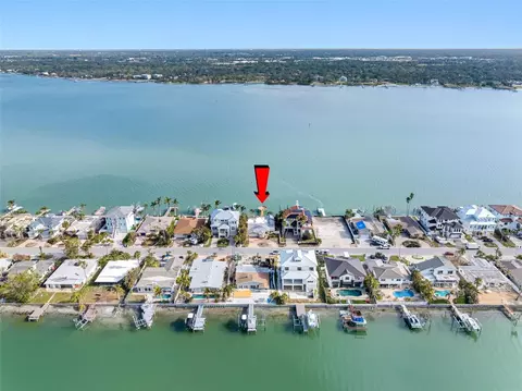 11325 9th St E, Treasure Island, FL 33706
