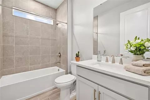 Bath - 5028 124th Ave E, Parrish, FL 34219 photo 2 of 3