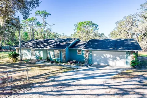 8615 Greenfield Ln, Zephyrhills, FL 33541