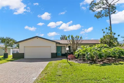 5215 Dover St NE, Saint Petersburg, FL 33703
