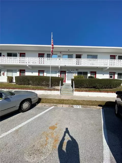 8425 112th St #106, Seminole, FL 33772