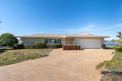495 Bath Club Blvd N, North Redington Beach, FL 33708