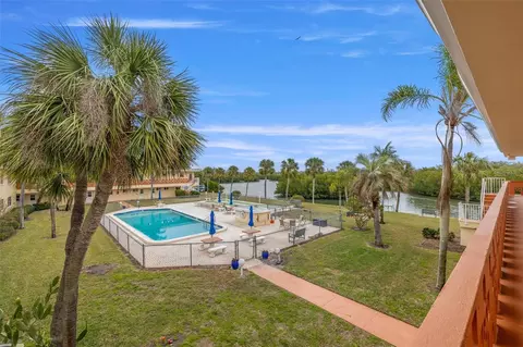 2900 45th St S #22, Gulfport, FL 33711