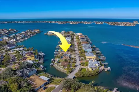 21 N Pine Cir, Belleair, FL 33756