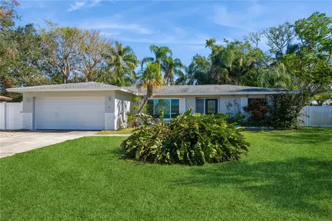 11453 Imperial Grove Dr E, Largo, FL 33774
