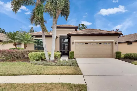 205 Silver Falls Dr, Apollo Beach, FL 33572