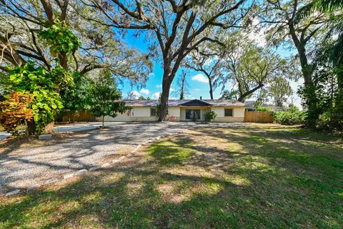 821 Old Darby St, Seffner, FL 33584