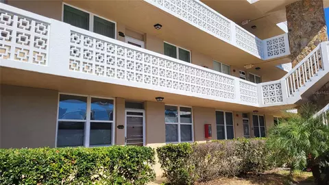 4915 Bay St NE #335, Saint Petersburg, FL 33703