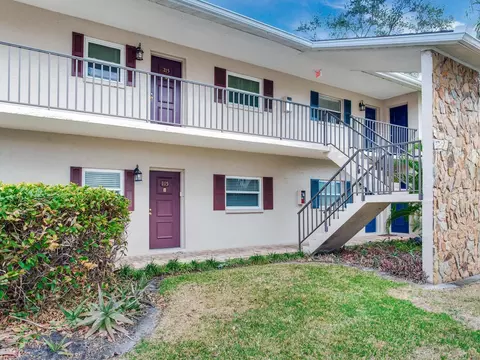 9881 113th St #115, Seminole, FL 33772