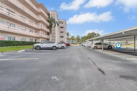 5623 80th St N #105, Saint Petersburg, FL 33709