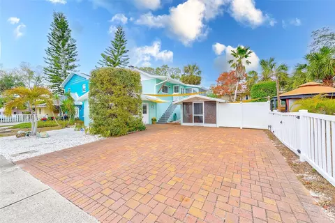 604 Pennsylvania Ave, Crystal Beach, FL 34681