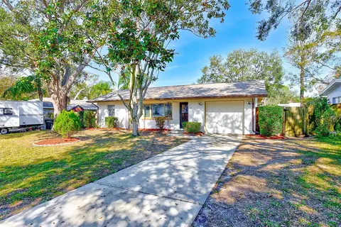 21 Belle Meade Cir, Largo, FL 33770