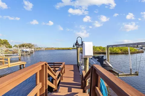 1893 Riveredge Dr, Tarpon Springs, FL 34689