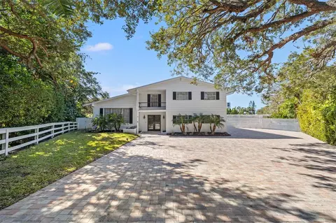 1 Gallinule Pl, Belleair, FL 33756