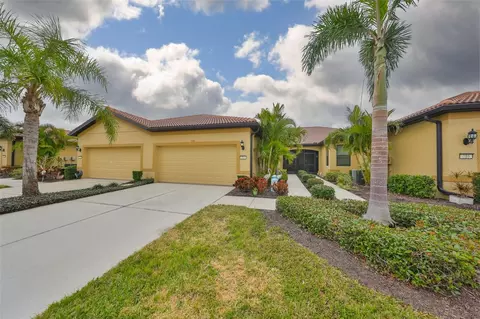 314 Bluewater Falls Ct, Apollo Beach, FL 33572