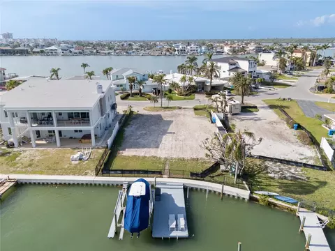 211 Bath Club Blvd N, North Redington Beach, FL 33708