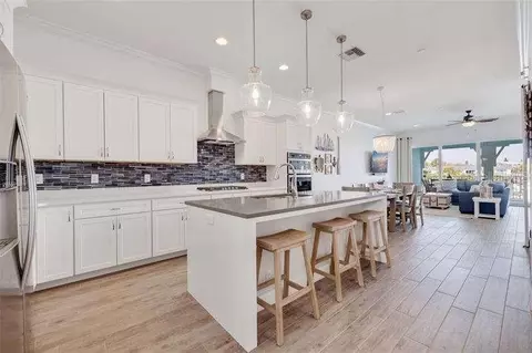 11721 1st St E, Treasure Island, FL 33706