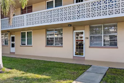 5095 Bay St NE #117, Saint Petersburg, FL 33703