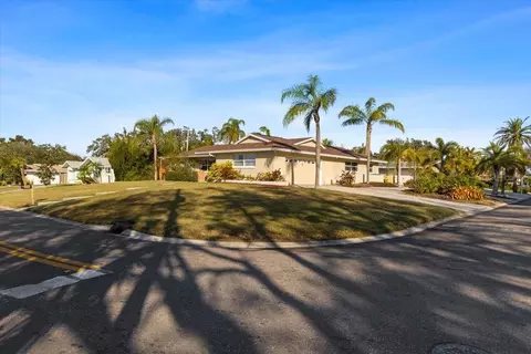 4001 Harbor Hills Dr, Largo, FL 33770