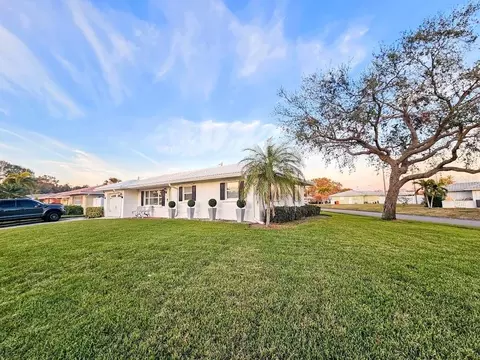 5517 Williamsdale Ct, Seminole, FL 33772