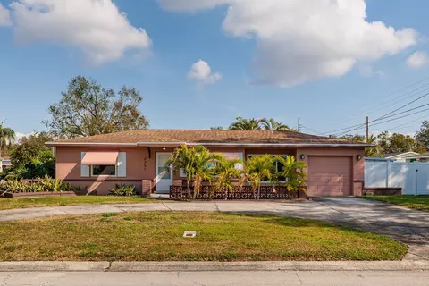 2351 Leslee Lake Dr N, Saint Petersburg, FL 33713
