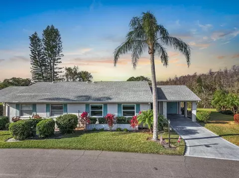 141 Glendower Cir #250, Sun City Center, FL 33573