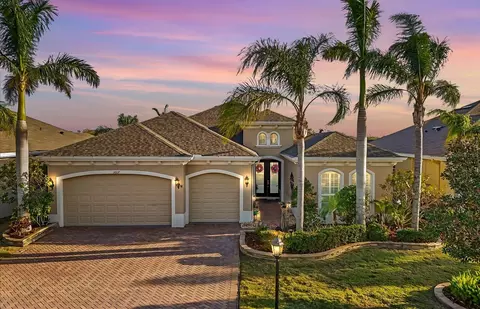 1607 Emerald Dunes Dr, Sun City Center, FL 33573