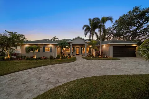 633 Poinsettia Rd, Belleair, FL 33756