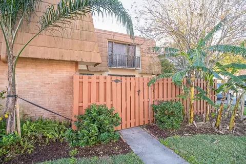 1711 Park Meadows Dr #4, Fort Myers, FL 33907