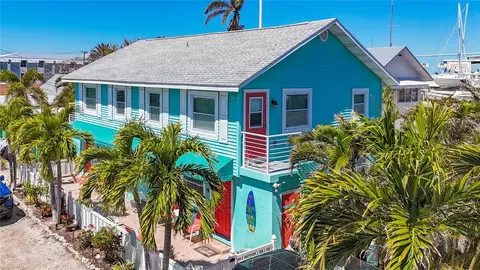 308 2nd St N #202, Bradenton Beach, FL 34217