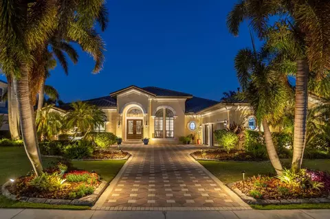 621 Balibay Rd, Apollo Beach, FL 33572