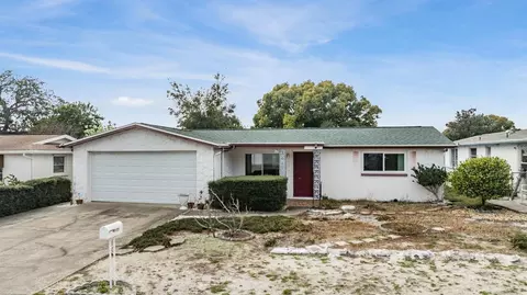 9121 Prosperity Ln, Port Richey, FL 34668