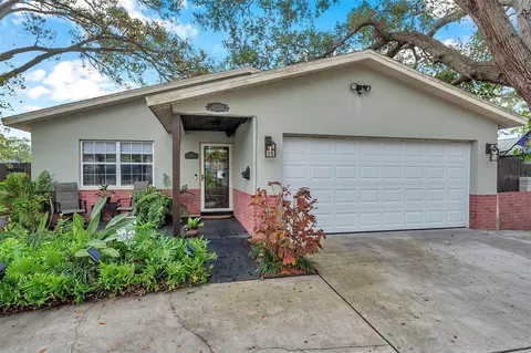 147 SE Lincoln Cir N, Saint Petersburg, FL 33703
