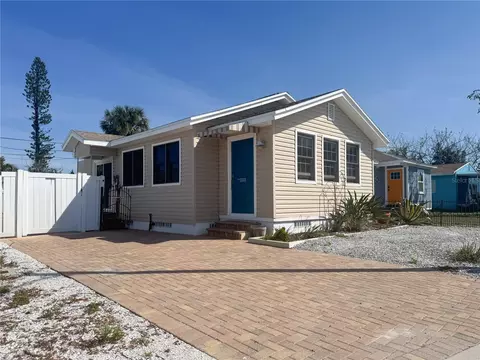 13331 1st St E, Madeira Beach, FL 33708