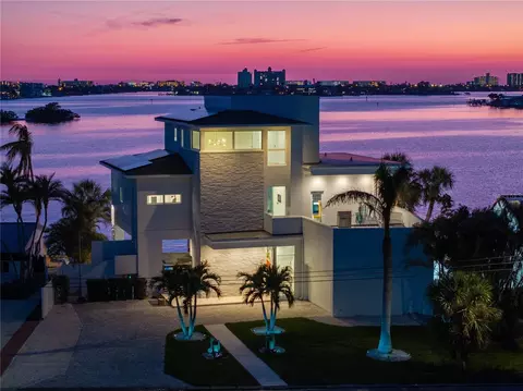 1972 Dolphin Blvd S, Saint Petersburg, FL 33707