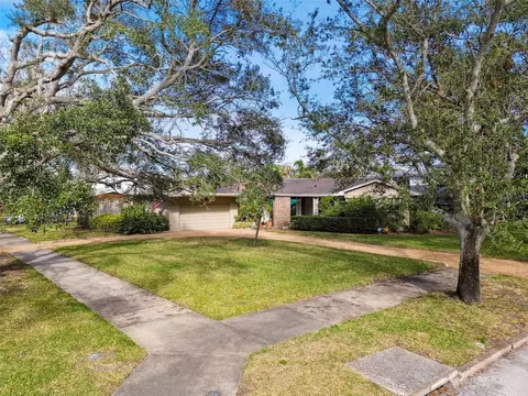 1400 Brightwaters Blvd NE, Saint Petersburg, FL 33704