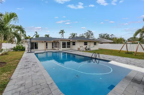 6345 Tanglewood Dr NE, Saint Petersburg, FL 33702