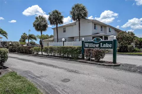 6400 46th Ave N #307, Kenneth City, FL 33709