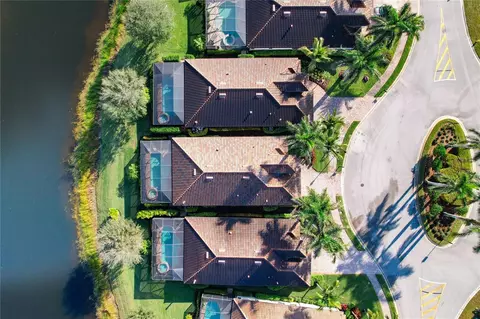 View/Area - 2902 Aviamar Cir, Naples, FL 34114 photo 10 of 13
