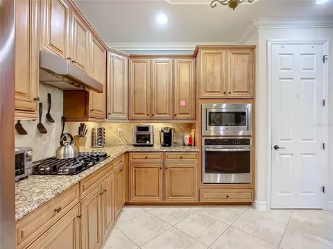 Kitchen - 2902 Aviamar Cir, Naples, FL 34114 photo 2 of 5