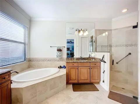 Bath - 2902 Aviamar Cir, Naples, FL 34114 photo 1 of 4